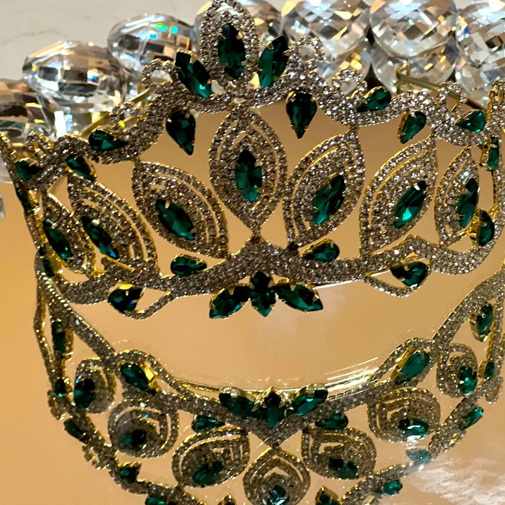 Green tiara